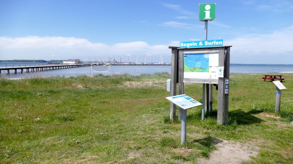 Infotafel für Segeln & Surfen in Wackerballig